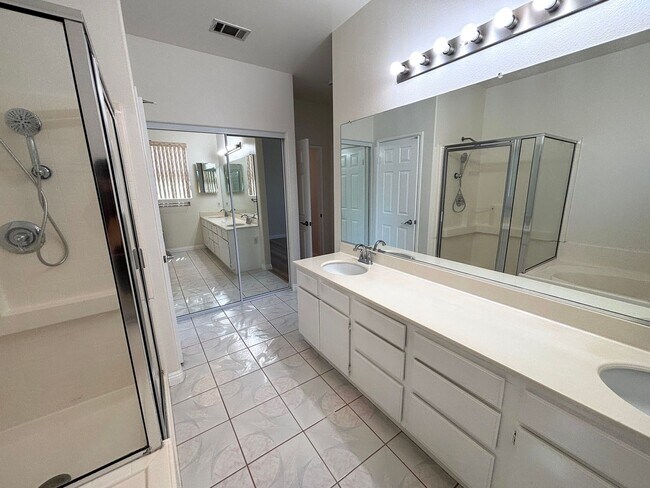 Building Photo - Very clean and upgraded 4 bedroom home in Buena Park