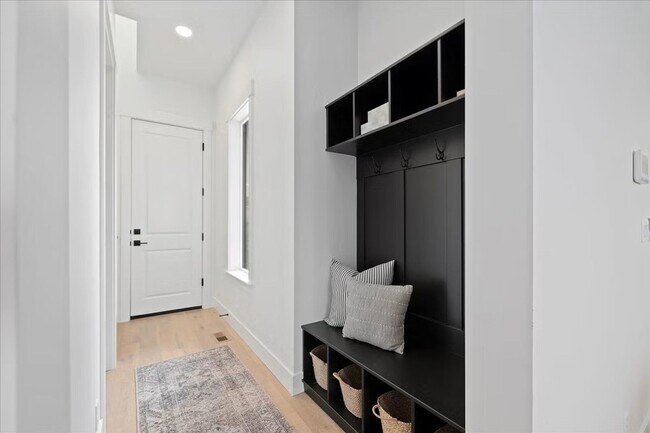 Building Photo - Brand new home stunning Valor Estates in Kuna