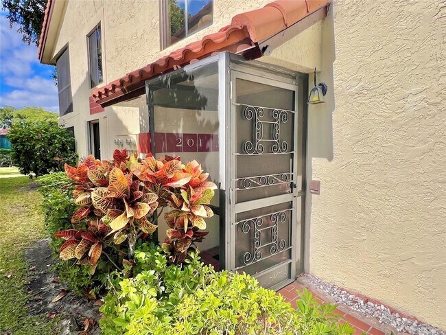 Building Photo - 10771 Palm Lake Ave