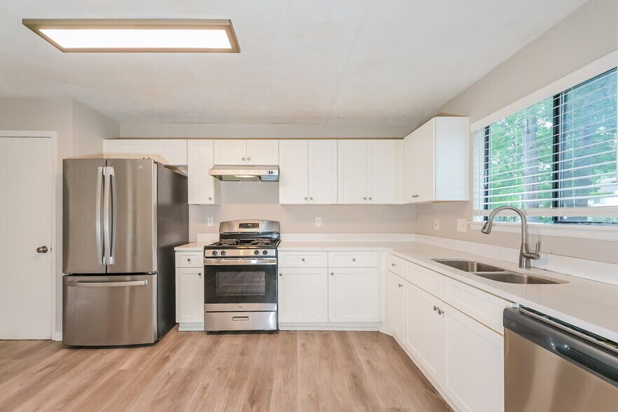 Building Photo - 3824 Princess Ct