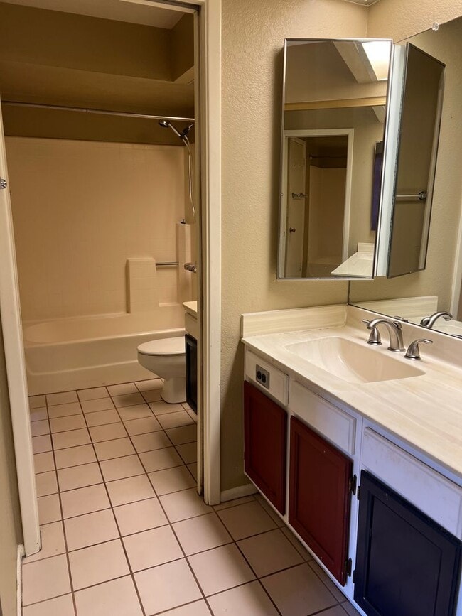Building Photo - 2 bedroom condo in papago park village
