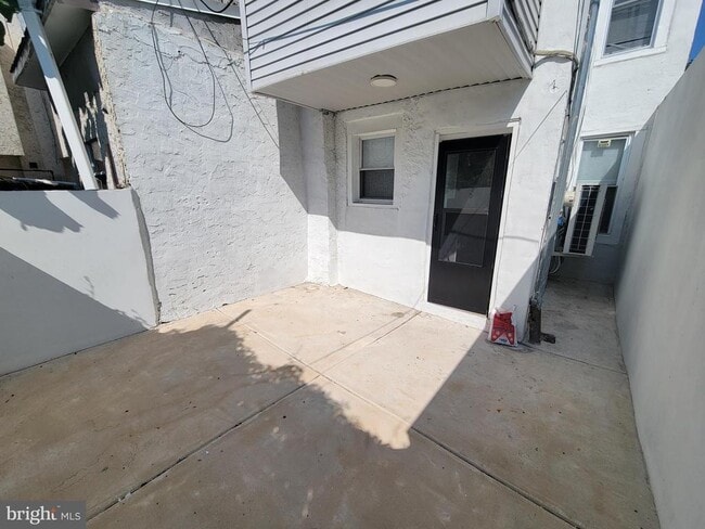 Building Photo - 2410 S Sheridan St