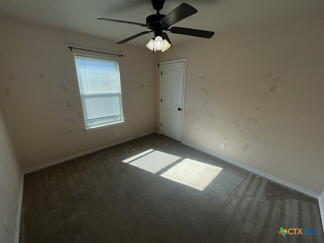 Building Photo - 301 Vega Ln