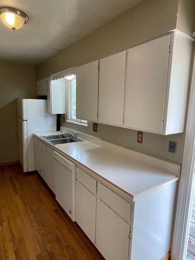 Building Photo - STUDENTS WELCOME! 4 Bed 2 Bath Home in West Ft Collins w/ Garage and Fenced Yard