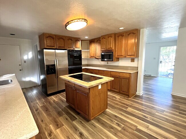 Building Photo - 3 Bedroom, 2 Bath Home In Aurora Hills, Updated Flooring And Huge Backyard