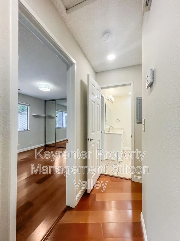 Building Photo - 4870 Lakebird Pl