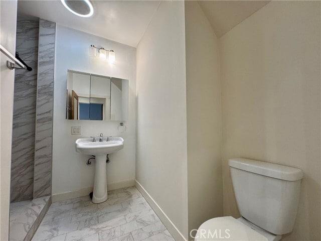 Building Photo - 1216 N Kenmore Ave