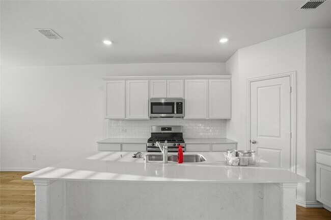 Building Photo - 14725 Mainstay Way