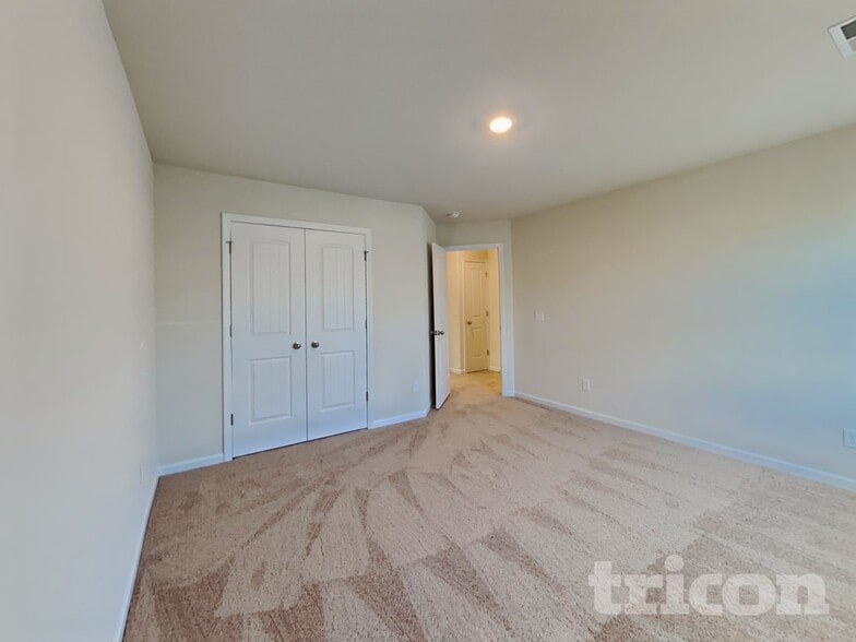 Building Photo - 2136 Southlea Dr