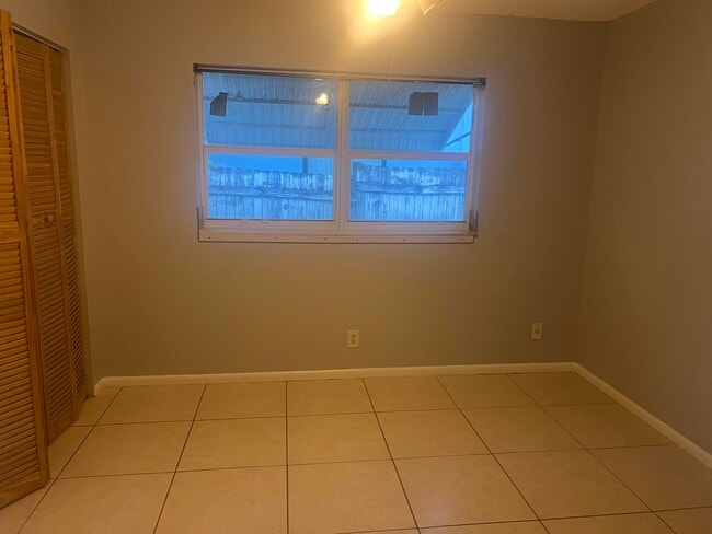 Building Photo - 2073 E Bond Dr