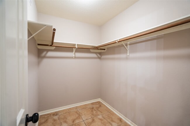 Building Photo - 15419 Hazel Thicket Tr