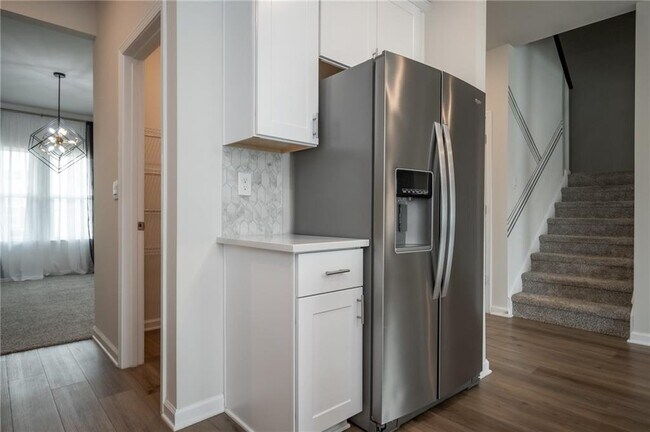 Building Photo - 13 Westerly Sta