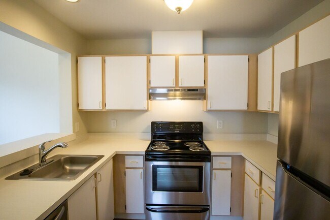 Building Photo - Major Updates: Vaulted Ceiling Spacious 2-Bed 2-Bath w DW, WD, Balcony!