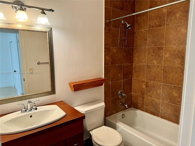 Building Photo - 10768 N Kendall Dr