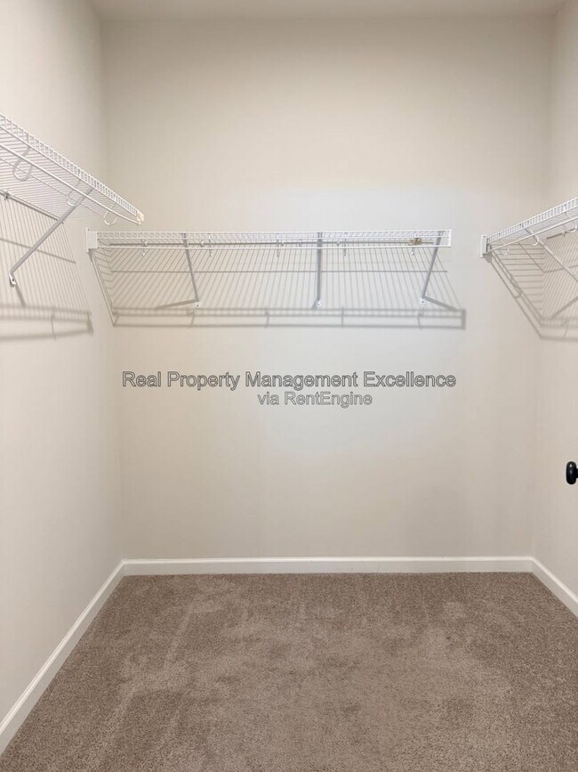 Building Photo - 101 Brody Pne Wy