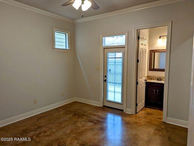 Building Photo - 125 Villa Park Ln