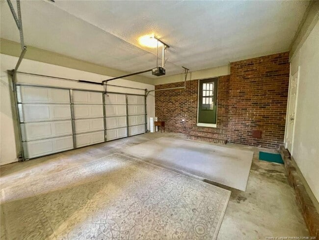 Building Photo - 2514 Dartmouth Dr
