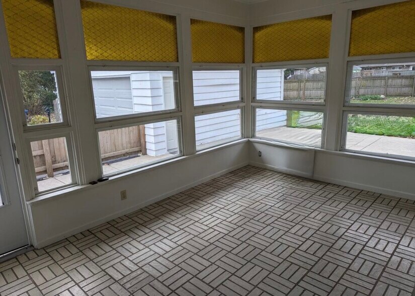 Building Photo - 750 Elm Ct
