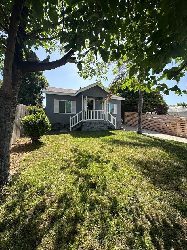 Building Photo - Inviting 3-Bedroom | 2-Bathroom Home in National City