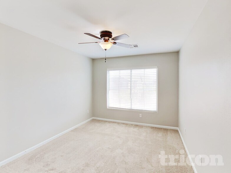 Building Photo - 4598 Hearts Desire Ave