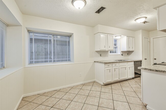 Building Photo - 5518 Ashgate Dr