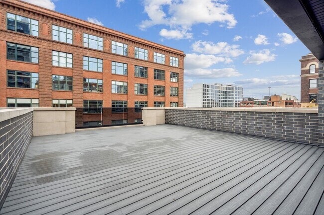 Building Photo - 232 S Green St