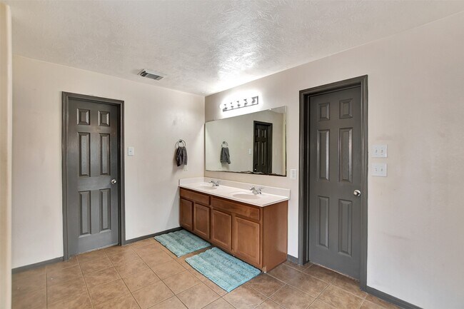 Building Photo - 6706 Lindale Manor Ct