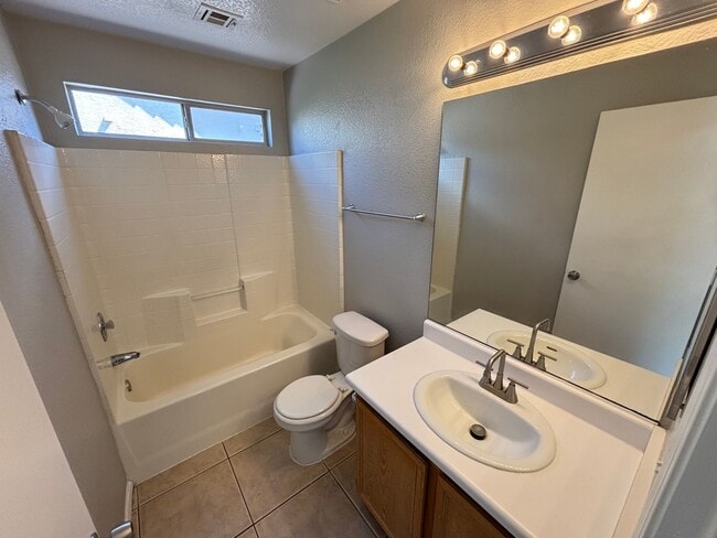 Building Photo - Gorgeous 3Bed/2Bath, 1-Story Home w/ Private Pool located in the Henderson -Move In Now — Enjoy R...