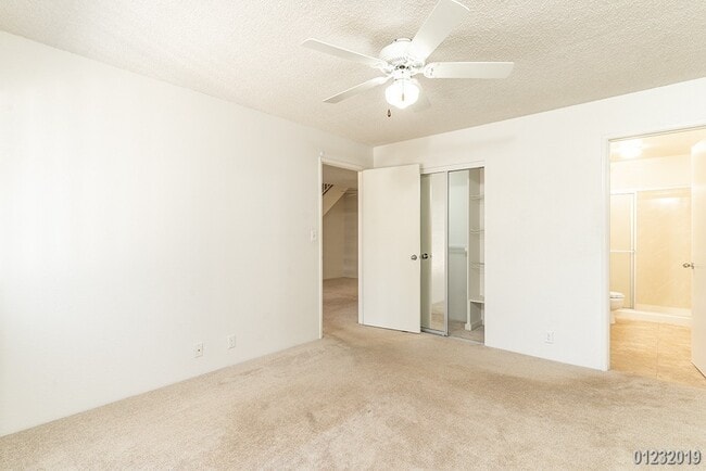 Building Photo - 2BR/2BA/2PKG UPPER LEVEL TOWNHOUSE (CROSS ...