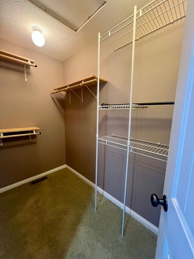 Building Photo - Gorgeous brick home with room to roam!