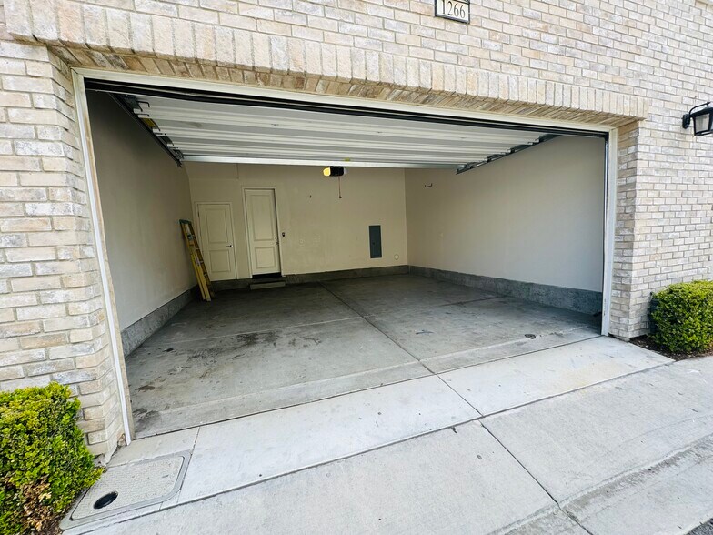 Building Photo - 1266 N Harbor Blvd