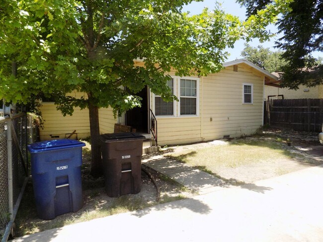 Building Photo - 636 W Norwood Ct