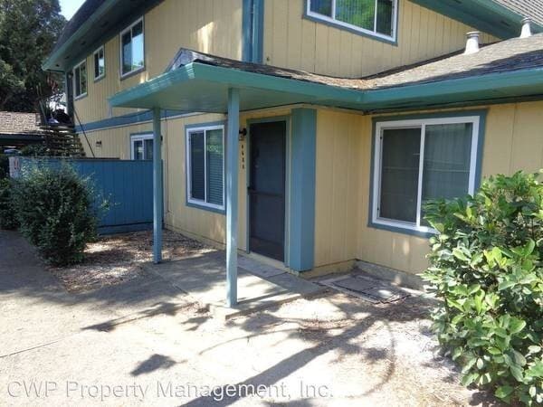Building Photo - $2290 2 BR - 920 S.F. GORGEOUS TOWNHOUSE I...