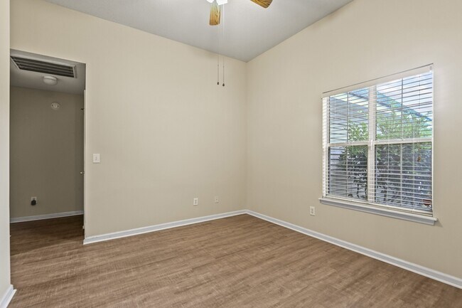 Building Photo - 115 Revolution Dr