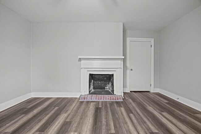 Building Photo - Newly Renovated 2 bed 1 bath!
