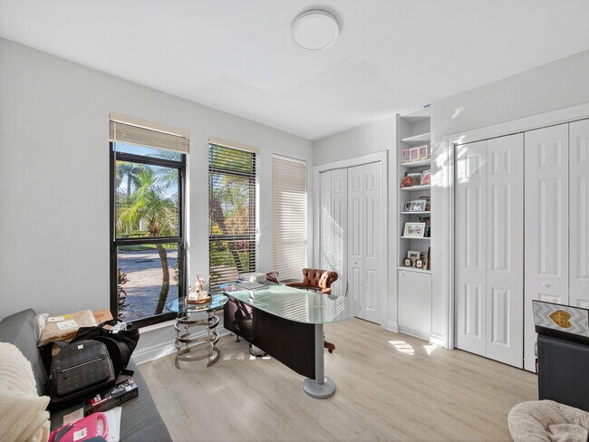 Building Photo - 125 Pembroke Dr