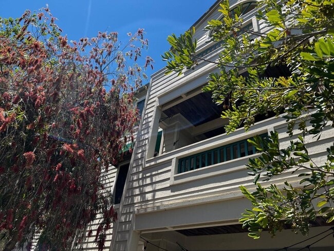 Building Photo - Spacious 2BR/2BA Redwood Shores Condo with Balcony, Natural Light & Garage Parking