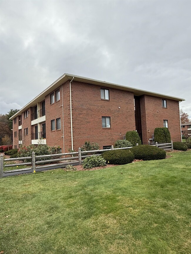 Building Photo - 425 Abbott Farm Ln