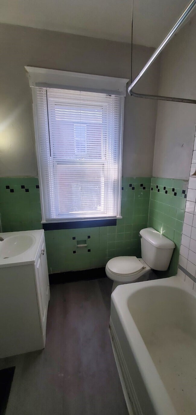 Building Photo - 1527 Dixmont Ave