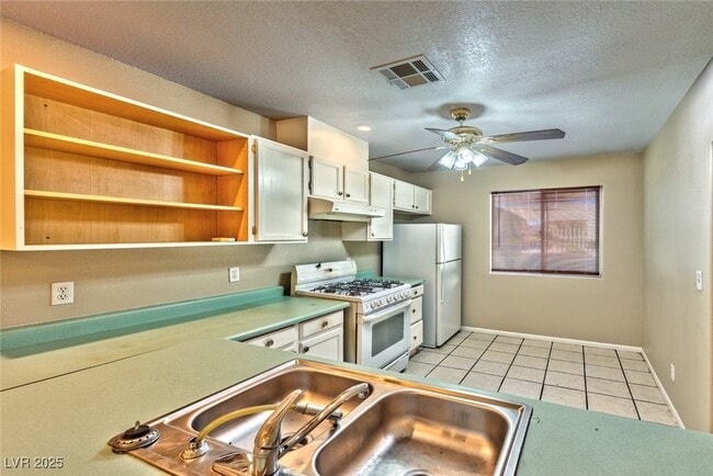 Building Photo - 506 Holick Ave