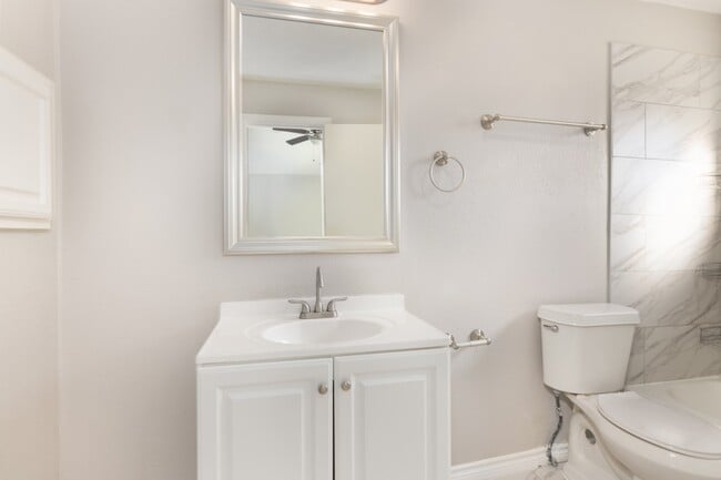 Building Photo - 15535 Evergreen Pl Dr