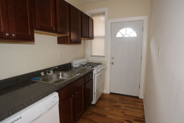 Building Photo - 650 W Barry