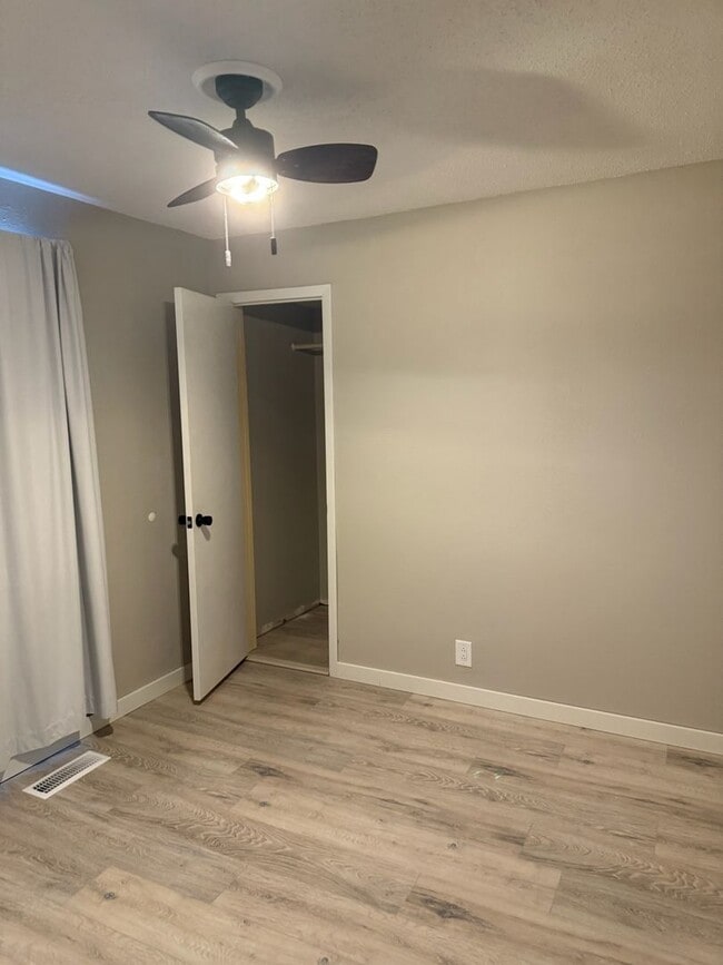 Building Photo - 3 Bedroom 1 Bathroom single family home