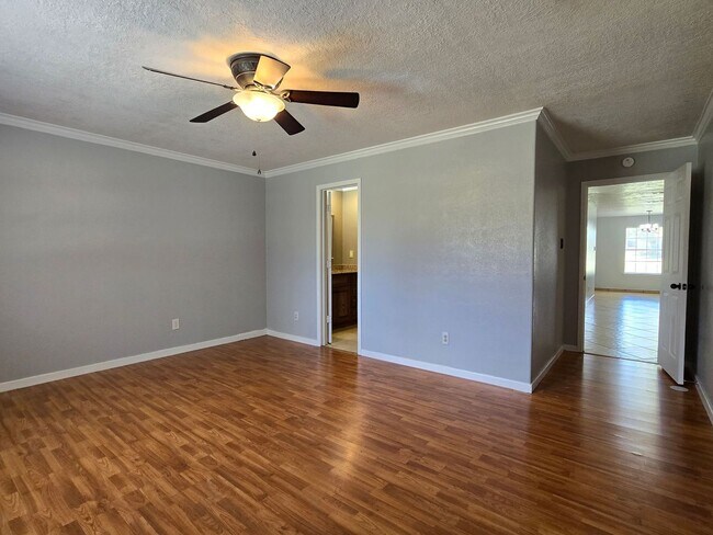 Building Photo - 230 Mighty Oak Ln