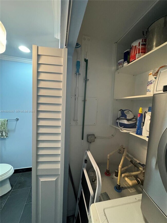 Building Photo - 900 Biscayne Blvd