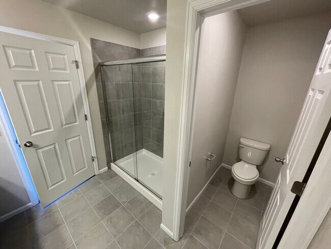 Building Photo - Updated 3 Bedroom Townhome Available July