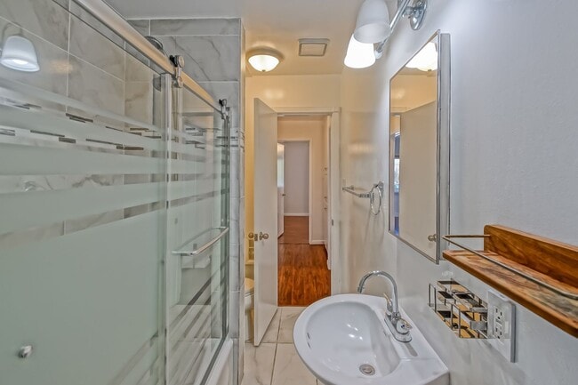 Building Photo - SPACIOUS & AIRY, GOLDEN TRIANGLE 4BR3BA HOME W/ CITY/MOUNTAIN VIEWS, OPEN & AIRY LIVING SPACE & S...