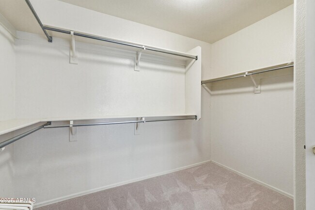 Building Photo - 4626 E Thorn Tree Dr