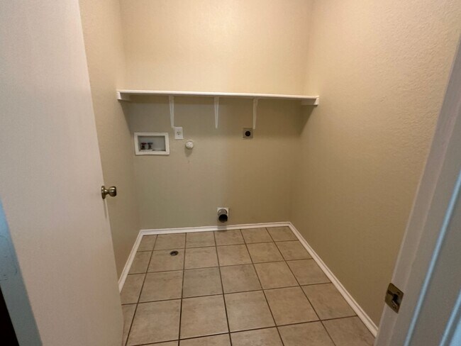 Building Photo - 10106 Figaro Canyon