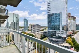 Building Photo - One bedroom condo located in heart of Buckhead!